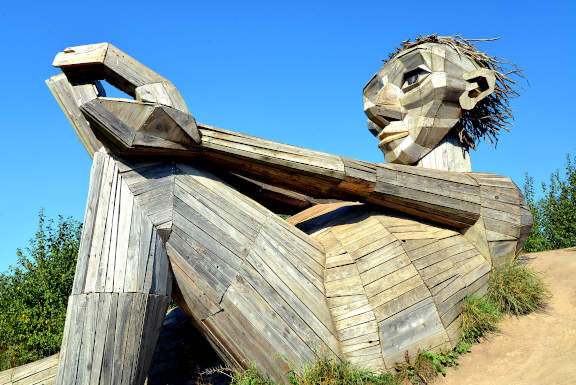 Vestvolden cycle tour - The giant Hilltop Trine