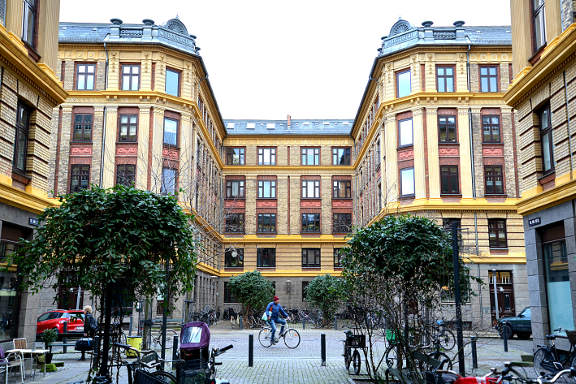Vesterbro and Frederiksberg cycle tour - Skydebanegade