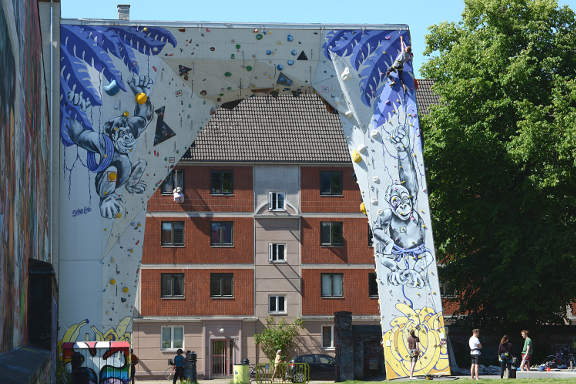 Nørrebro and Østerbro cycle tour - BaNanna Park climbing wall
