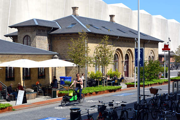 Den Grønne Sti cycle tour - Frederiksberg Shopping Centre and station buildings