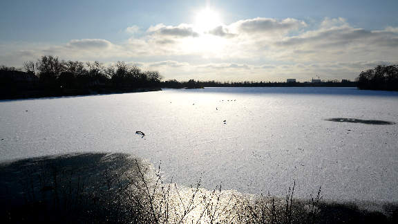 Bellahøj cycle tour - A frozen Damhus lake